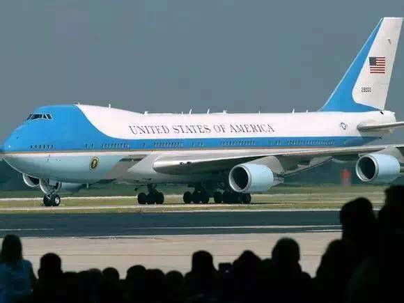 星空官网登录-
穷玩车富玩表 顶级富豪开飞机：盘货全球五大奢华私人飞机(图5)