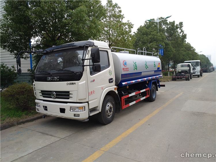 xingkong体育官网登录-欺软怕硬本泽马?遇到强队就歇菜 32战马竞只进4球(图3) 星空官网登录