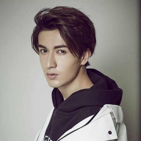 xingkong.com-刘益谦王薇夫妇现身佳士得3.48亿港元全球最贵唐卡正式交接(图2) xingkong体育官网登录