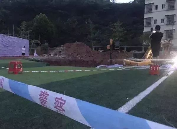 西甲-梅西坐板凳 巴萨失势半场0-1落后塞维利亚-星空官网登录(图2) 星空官网登录