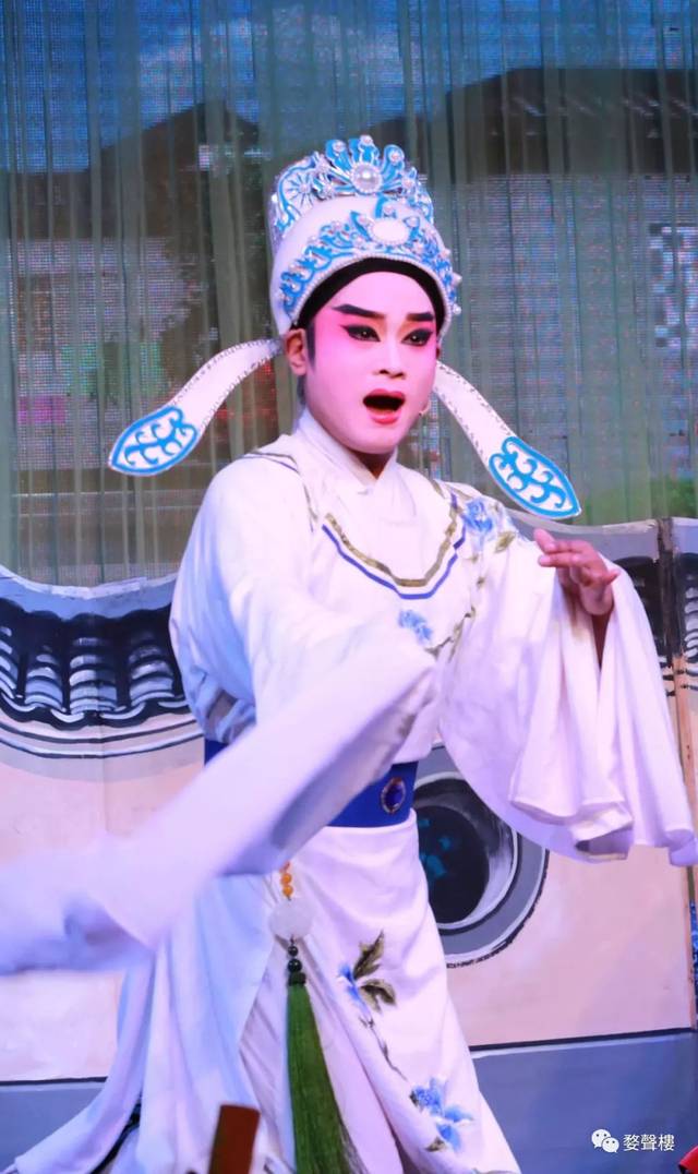 西蒙尼否认打伞侮辱裁判 马竞大将飞鞋蛋糕庆生‘xingkong体育官网登录’(图3) 西蒙尼否认打伞侮辱裁判 马竞大将飞鞋蛋糕庆生‘xingkong体育官网登录’(图3)