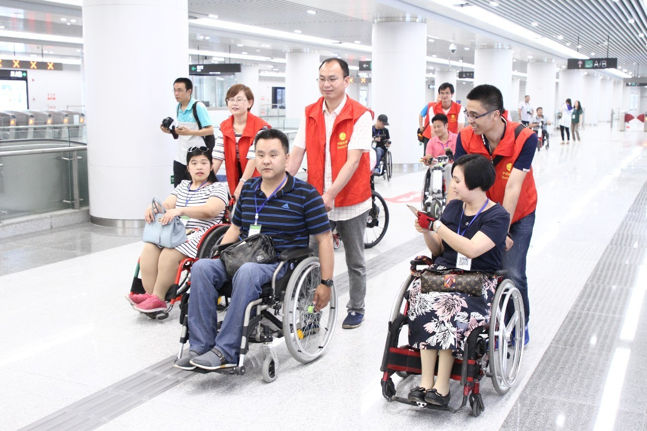 ‘xingkong.com’服不服?梅西艺术戴帽扛巴萨蝉连稳了 甩C罗10球双料金靴没悬念？