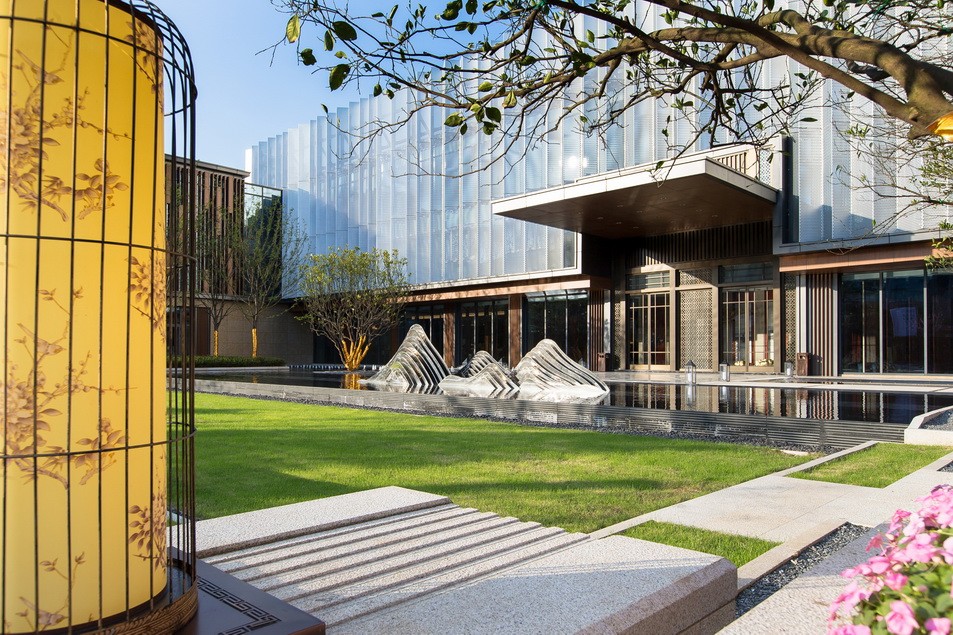 巴萨谈妥欧洲新红星?还早 皇马见他经纪人想要截杀：xingkong.com