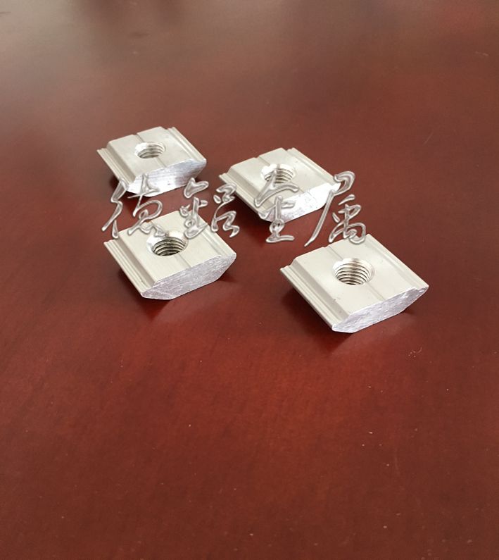 星空官网登录|2014年艺术品市场劲刮吴昌硕风(图)(图2) 星空官网登录|2014年艺术品市场劲刮吴昌硕风(图)(图2)