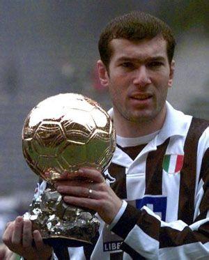 星空体育官网：巴萨冬季首签！瓦伦西亚中卫穆里略租借加盟半年救火