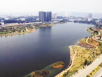 【星空官网登录】这首诗送给家长和老师：《牵着一只蜗牛去散步》